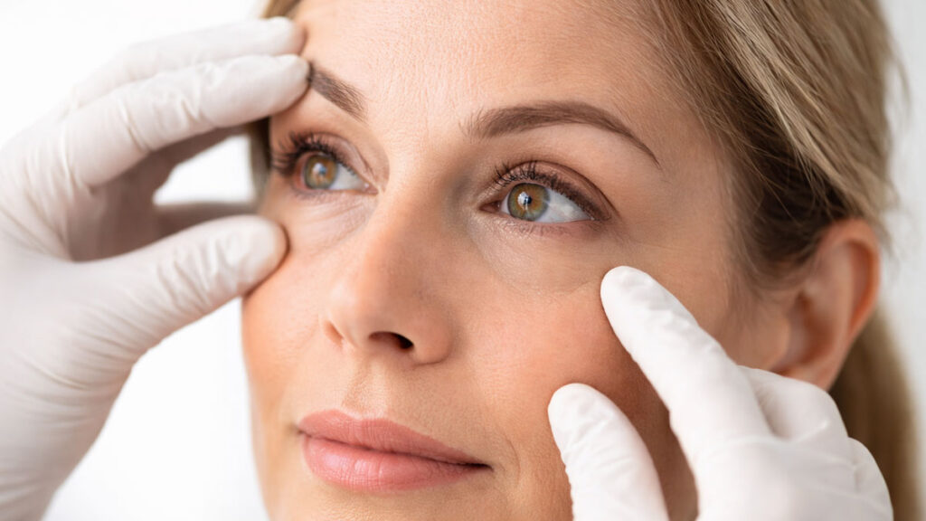 Comment enlever les poches sous les yeux efficacement